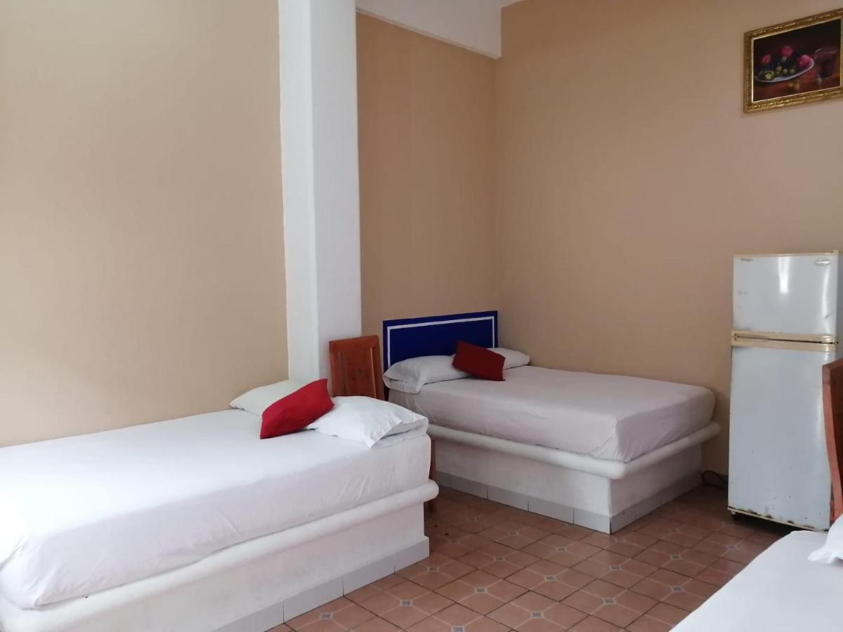 Hotel Isis Zihuatanejo Esterno foto